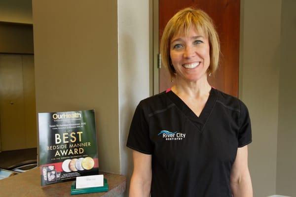 Dr. Susan Richardson Overstreet with the 2015 Best Bedside Manner Award