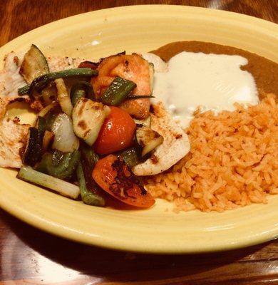 That "tortilla" is actually the grilled chicken beneath the veggies.