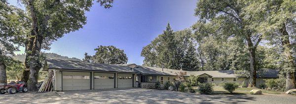 Gorgeous House in Selma Oregon with 99.75 acres!