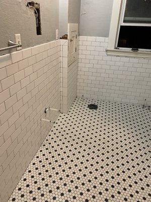 Subway surround, hex flooring with black hex accent