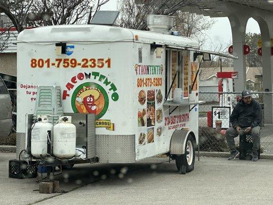 The Tacontento street taco cart