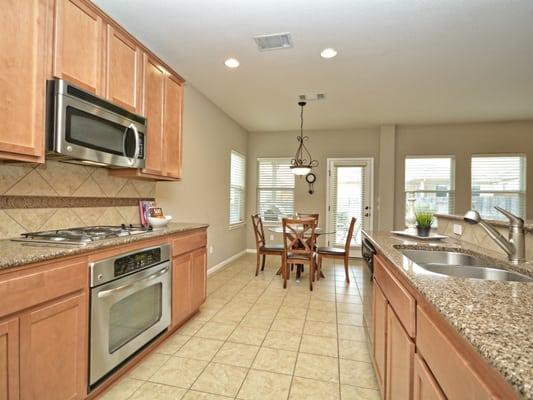 Kitchen : New Listing : A gorgeous golf community home  in a cul-de-sac.
 4203 Windberry Ct., Round Rock , TX , 78665