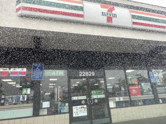 This 7eleven is dirty they sale everything you just ask for a little ice in the machine they said $1 scam