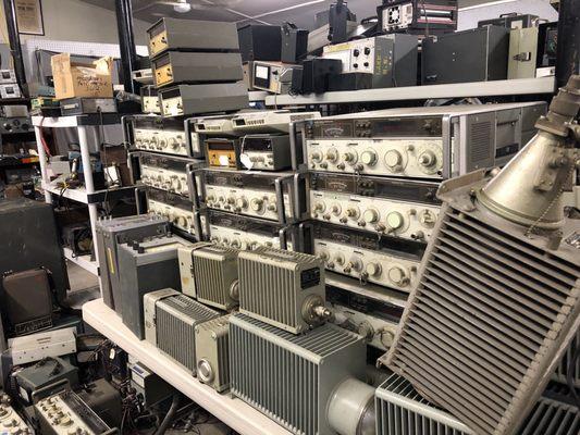 Crazy huge old radio and electronics auction