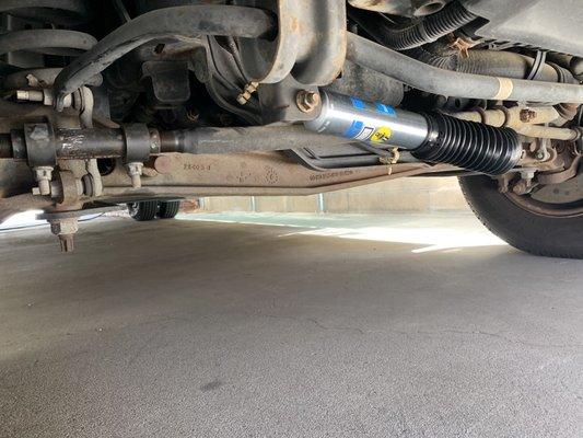 Installed steering stabilizer