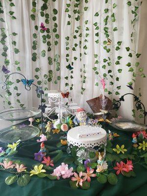 Cake and gift table decor