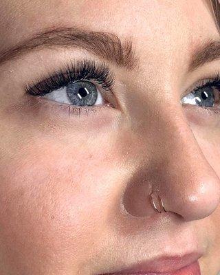 Hybrid lashes, a mix of volume and classic. Great if you're wanting a more wispy look