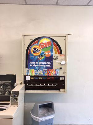 Detergent dispenser