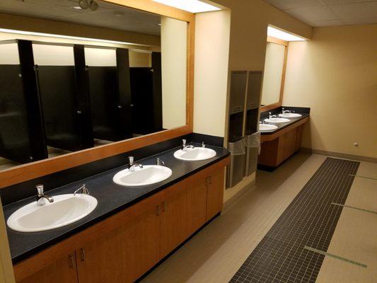 Very nice men's room at this Kohls.