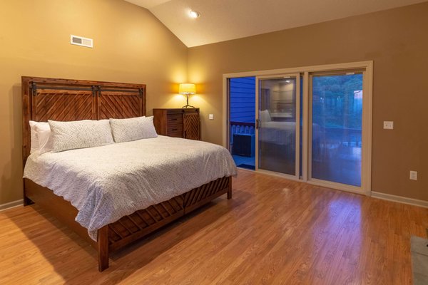 Bedroom 1 in Eagles Lodge, main level. King bed.