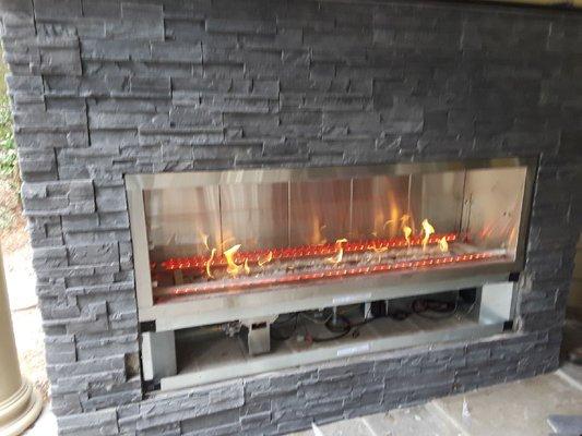 Outdoor linear vent free fireplace