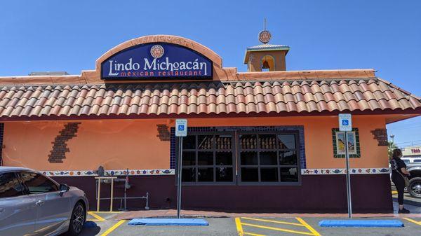 Outside view of restaurant from parking lot.