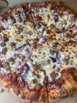 Large pizza with sausage, onion and bacon