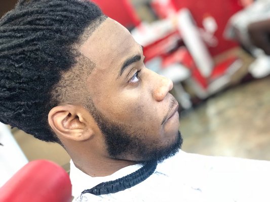 Men's Tapered Cut  w/ beard line up.