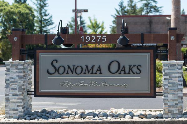 Sonoma Oaks sign.