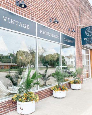 North storefront in Earlham, Iowa