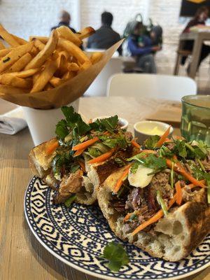 Brisket banh mi