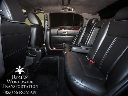 3 Passenger Executive L Lincoln Town Car Sedan, spacious interior rear extended leg room for extra comfort.