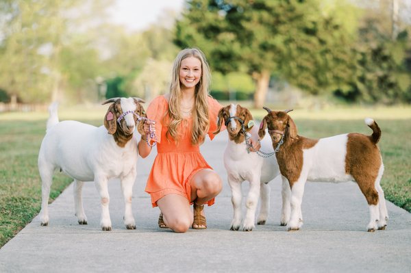 senior portraits with goats