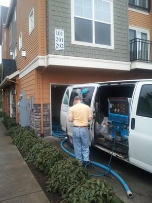 Lee our Senior Technician setting up for carpet cleaning in Aloha,OR