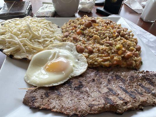 Calentado breakfast with carne add un huevo