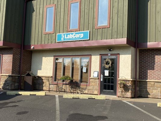 Exterior of LabCorp in Peddler's Village