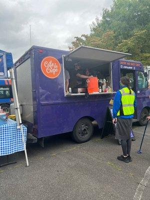 Food cart at the Milwaukie farmers market