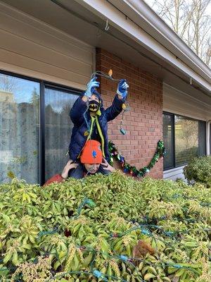 Decorating the Alderwood Park Convalescent Center for Christmas!