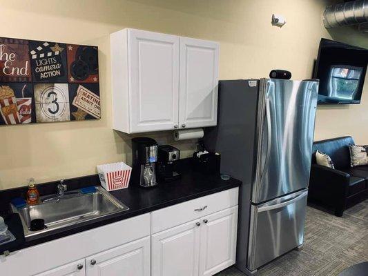 Kitchenette area with access to free coffee, free beverages and snacks. All included in the membership.