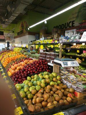 Spacious and has a huge variety of fresh fruits and produce !!!