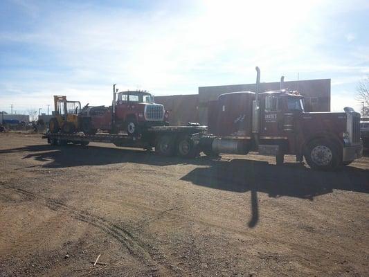 long hauling from or to New Mexico - Call Anaya's Roadrunner Wrecker Service in Albuquerque