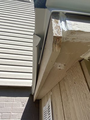 Caulk to hide gaps in corner.  Also huge gap in flashing