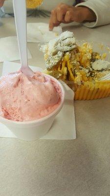 Small strawberry ice cream and special nachos