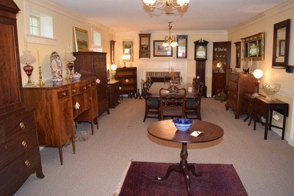 Nice 1820 Sheraton sideboard and other items.