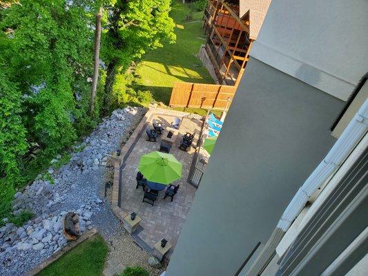 Pool area and landscaping VERY CLEAN and nice!