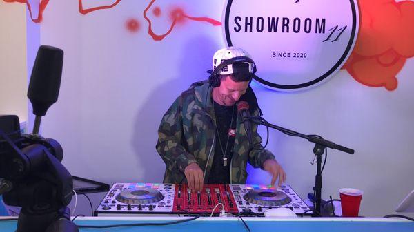 DJ ET WorldWide at SHOWROOM 11