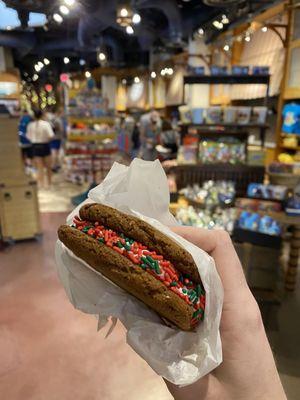 Gingerbread cookie sandwich