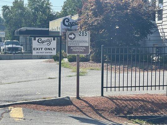 Entrance on right (where the sign says 285 additional parking). The exit only is for the place nextdoor