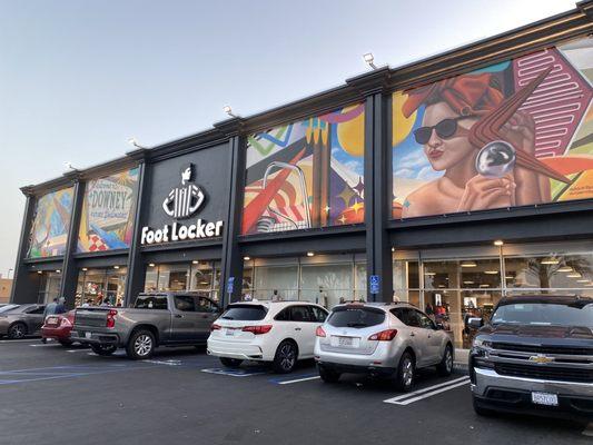 Huge #Footlocker in place of Big 5 Sporting Goods. #DowneyCA #YelpLA #jenniinsocal #HolidayShopping #shoes