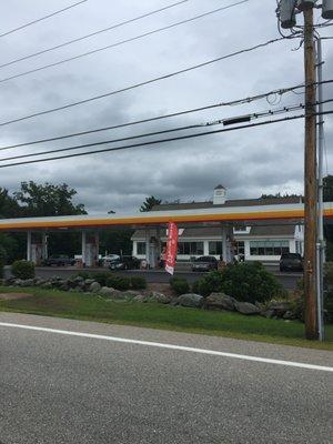 Farmington Road Shell of Rochester -- 95 Farmington Road / Route 11, Rochester             Storefront