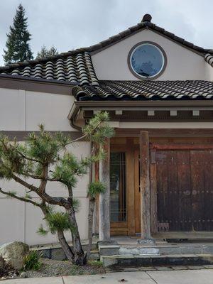 The front of the left building of the Korean Cultural Center