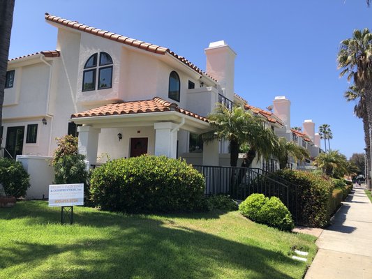 Villa Redondo on Broadway and Diamond in South Redondo Beach