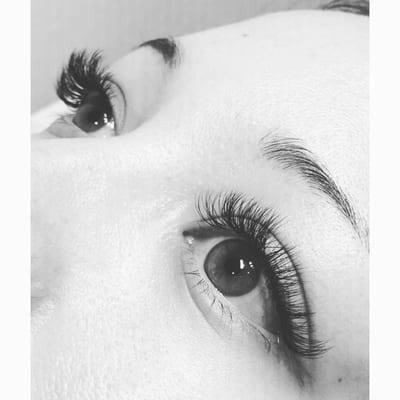 Light volume lash extensions