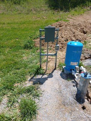 Pedestal for a water filtration system w20 circuit with 120 plug.