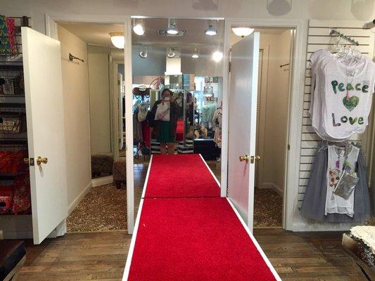 Omg they have a red carpet runway by the dressing room! How cute!