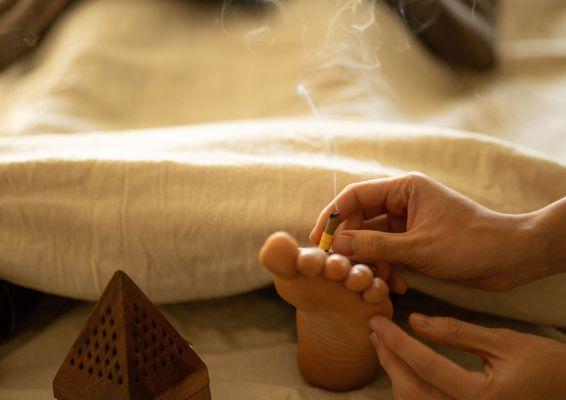 Moxibustion to help treat cold conditions