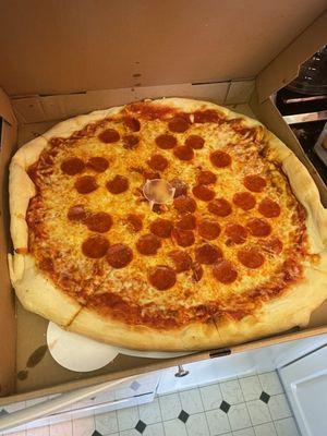 Large pepperoni pizza