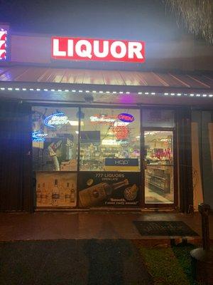 Open late liquor store !