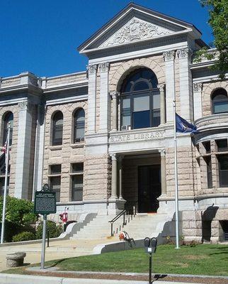 Historical marker "Presidential Library" in front