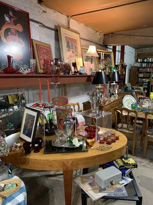 Uptown Antiques & Collectables